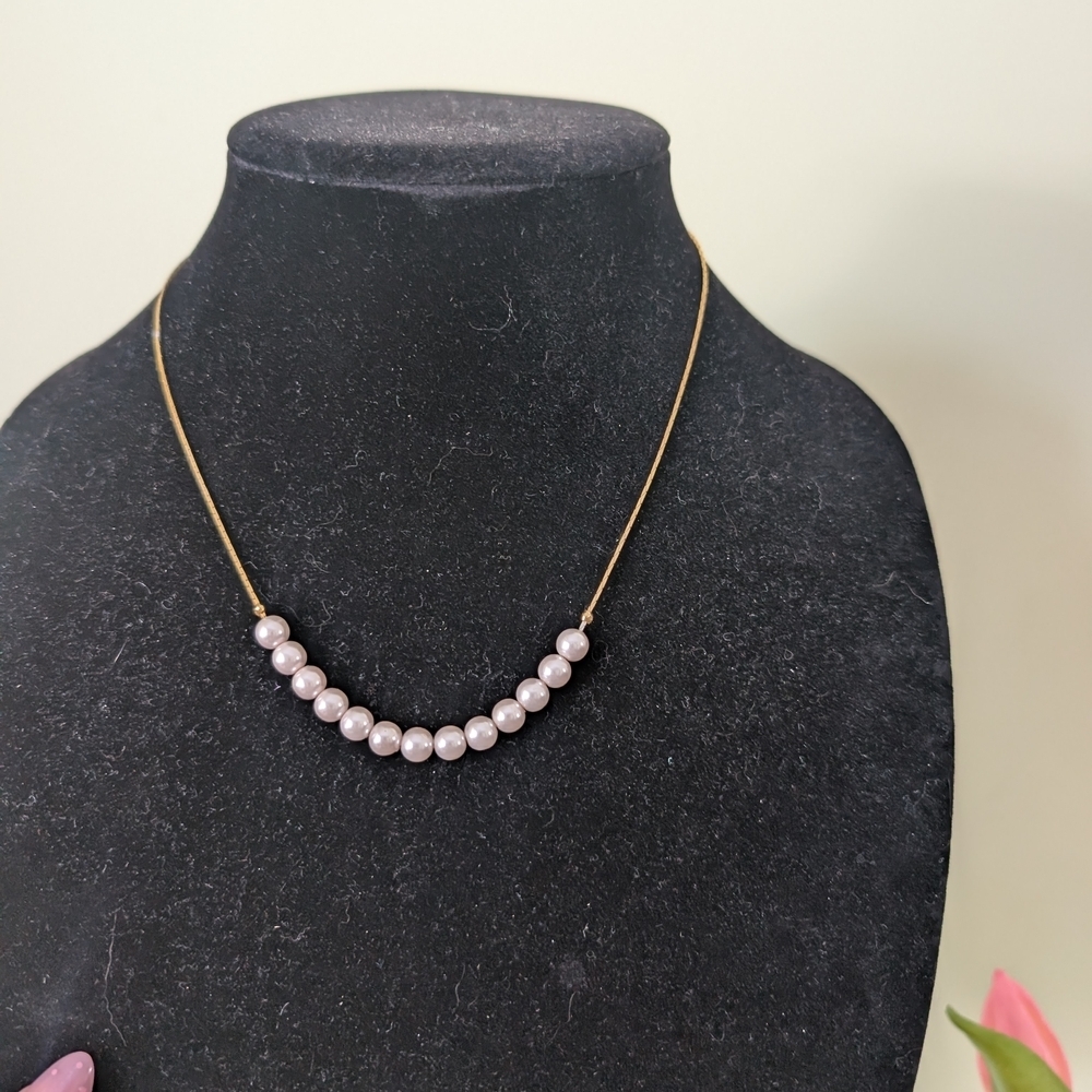 Vintage Goldtone and Faux Pearl Necklace - Picture 2 of 9